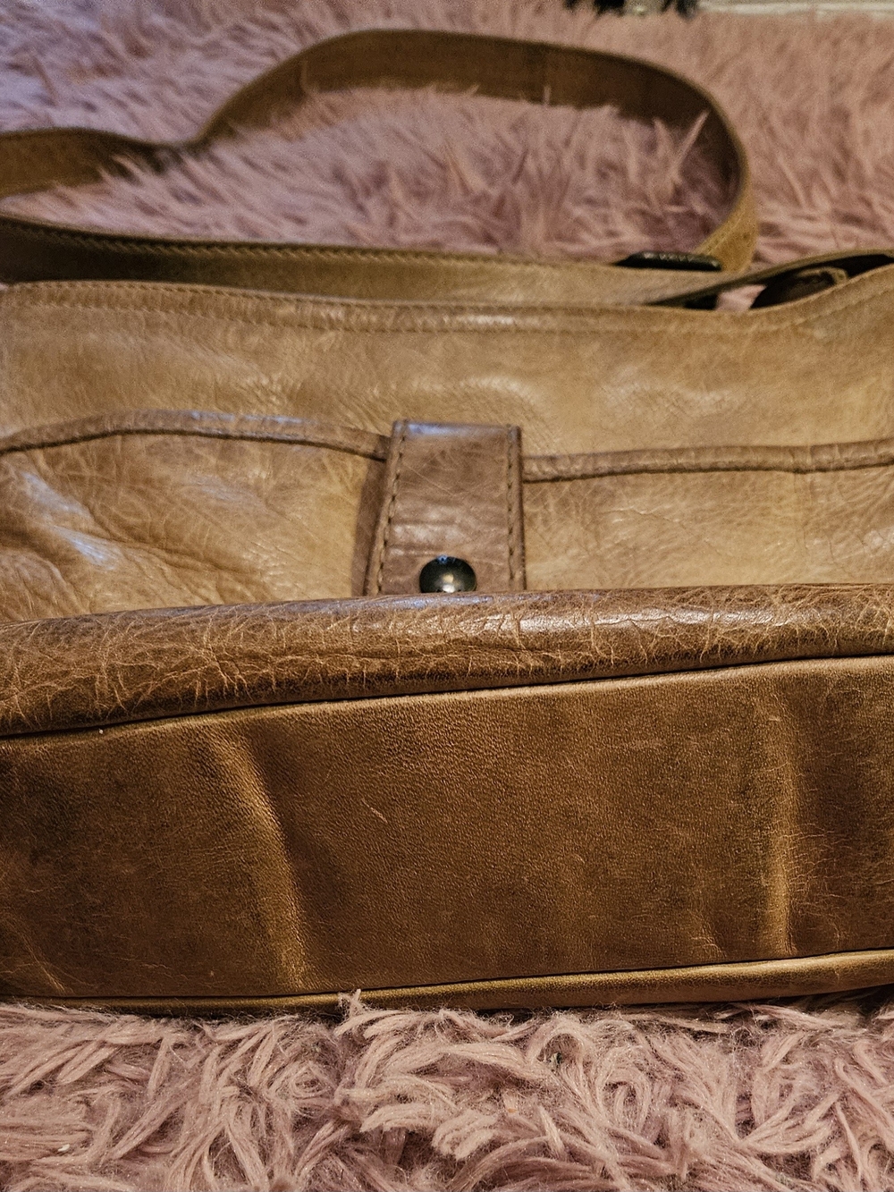 Frye☆Leather Crossbody Bag in Tan - Picture 3 of 15